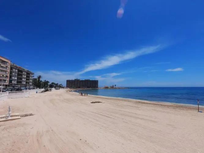 Amazing Penthouse On The Beach, Sea Views, Wifi, Airconditioning And Parking Torrevieja Eksteriør billede